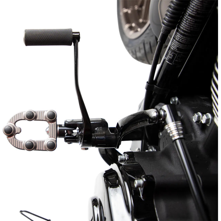 FOOTPEGS ADAPTER - SOFTAIL M8 