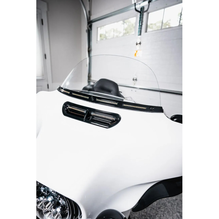 WINDSHIELD TRIM WITH AW V2 FOR